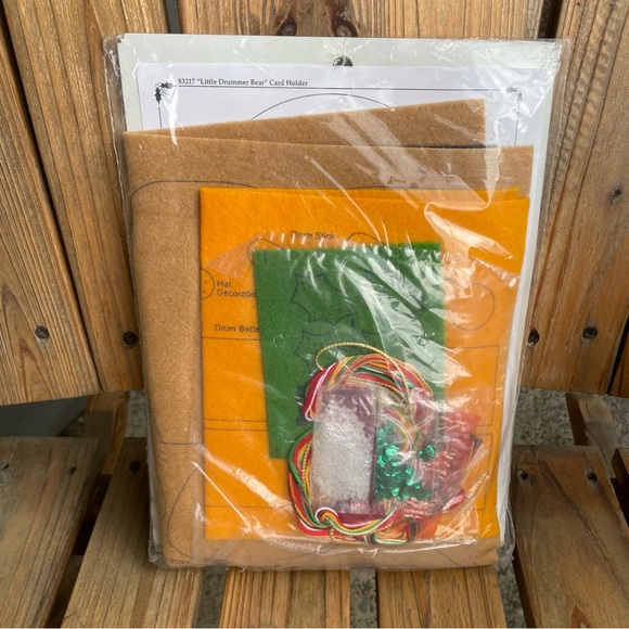 Bucilla Little Drummer Bear Christmas Card Holder Felt Kit 12”x10” Vintage - Picture 2 of 10